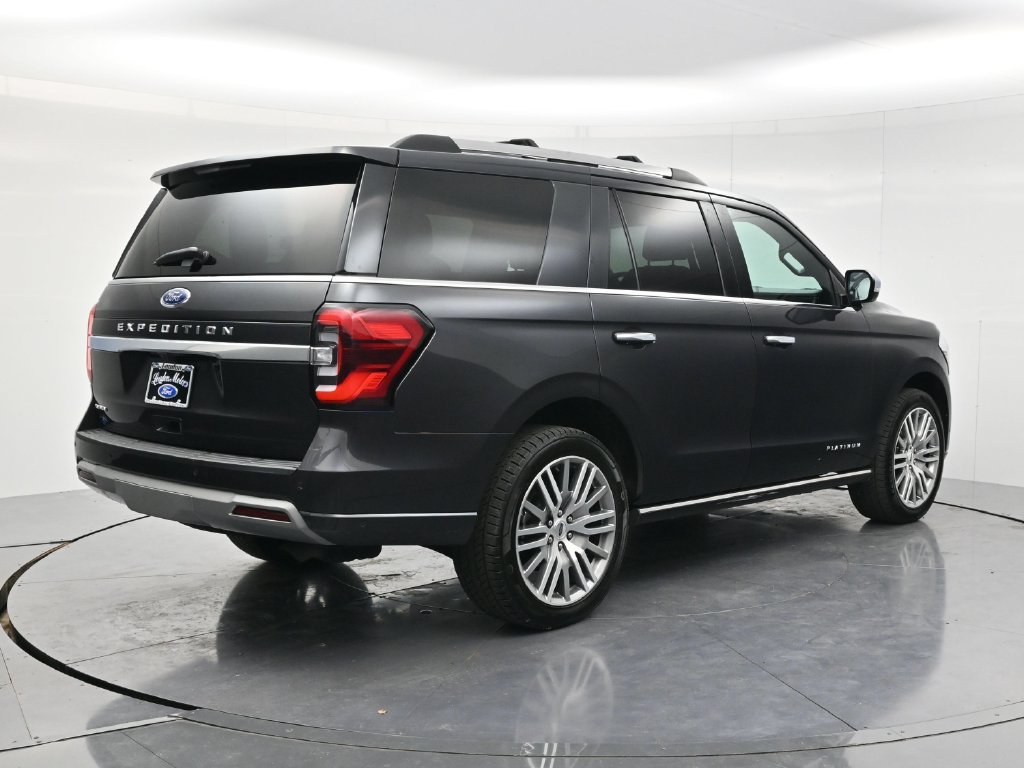 Used 2024 Ford Expedition Platinum AWD/4WD image 5