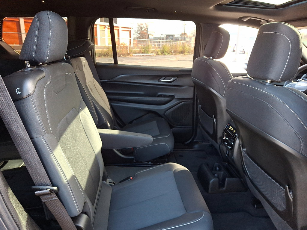 Used 2024 Jeep Grand Cherokee L Laredo w/ Luxury Tech Group I image 15