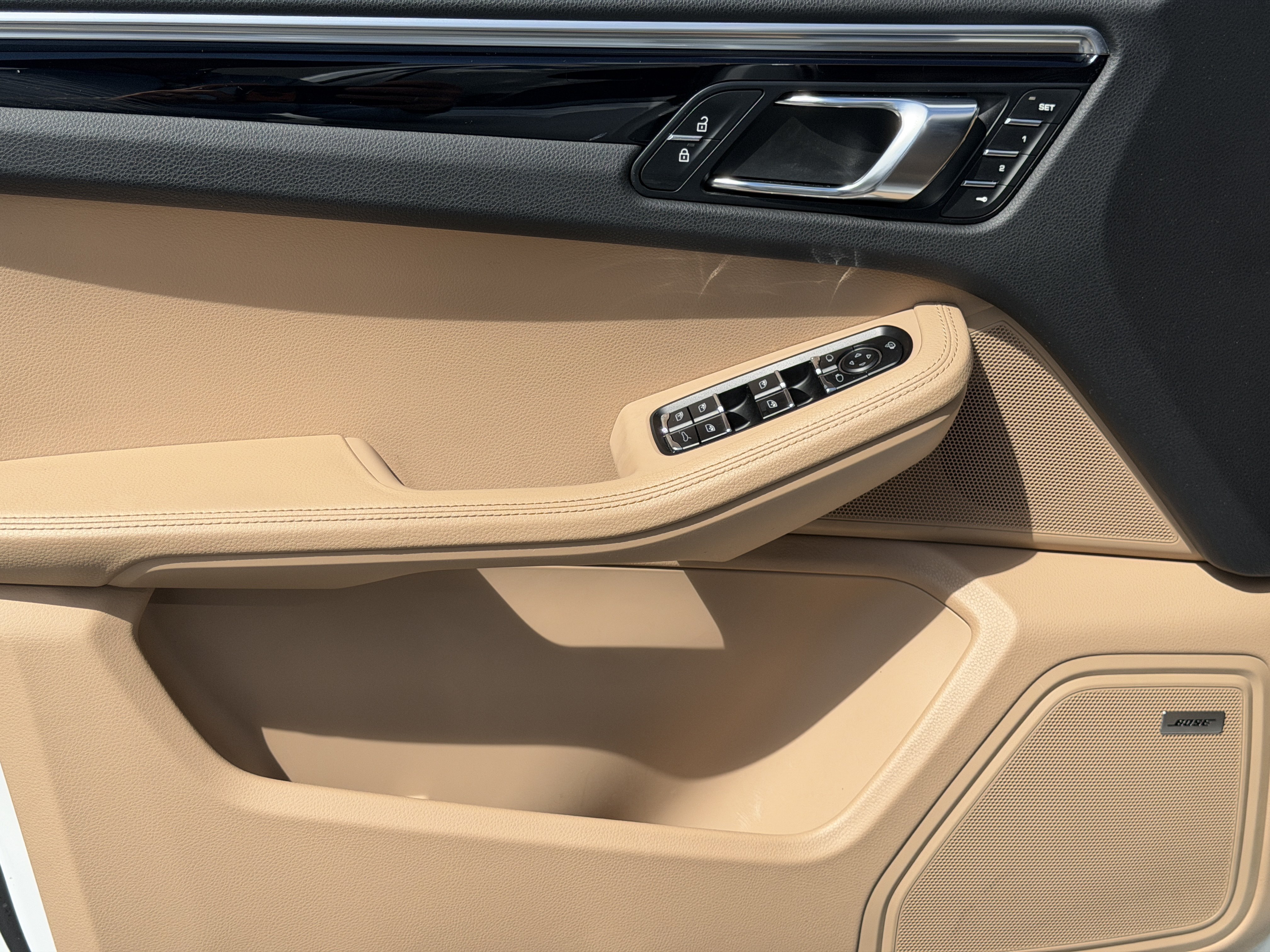 Certified 2024 Porsche Macan AWD/4WD image 20
