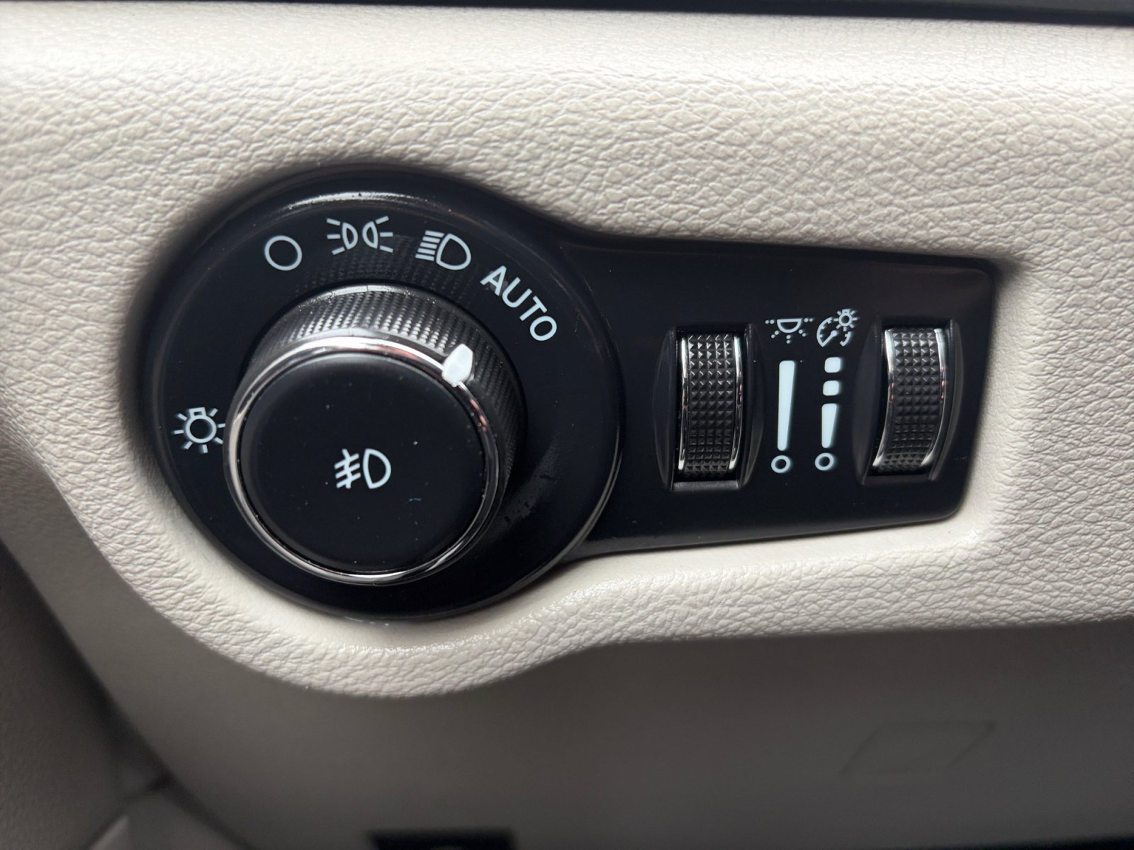 Used 2022 Chrysler Pacifica Touring-L FWD image 12
