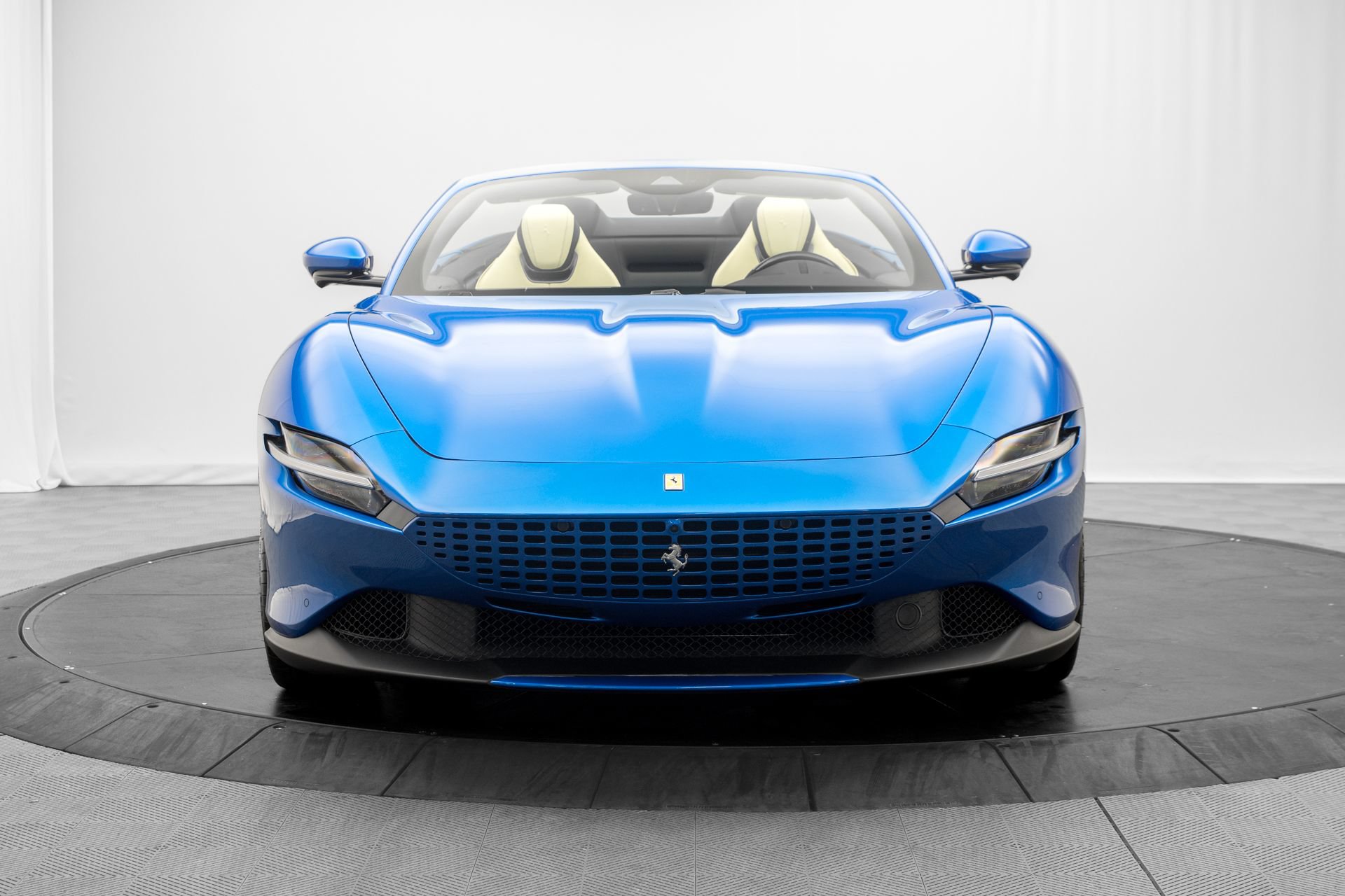 Used 2026 Ferrari Roma Spider RWD image 2