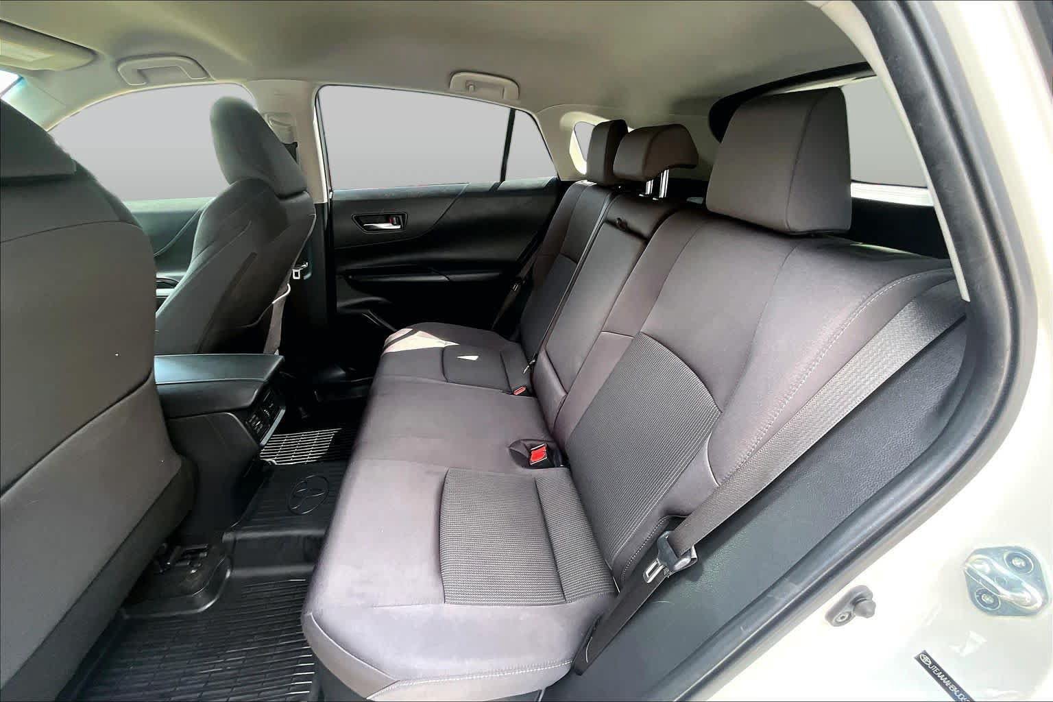 Used 2021 Toyota Venza LE w/ Carpet Mat Package (TMS) AWD/4WD image 19