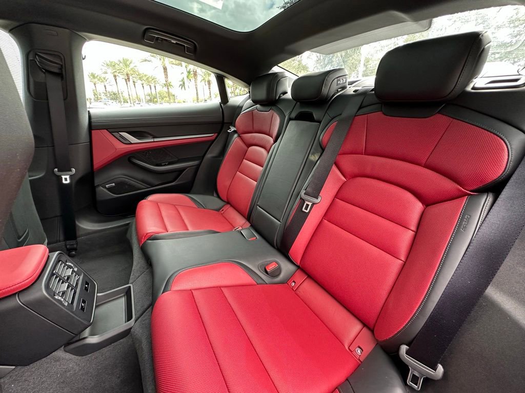 Used 2025 Porsche Taycan image 36