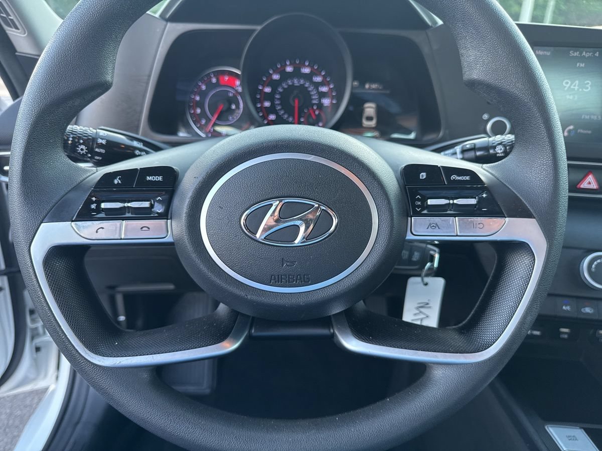 Used 2023 Hyundai Elantra SE FWD image 17