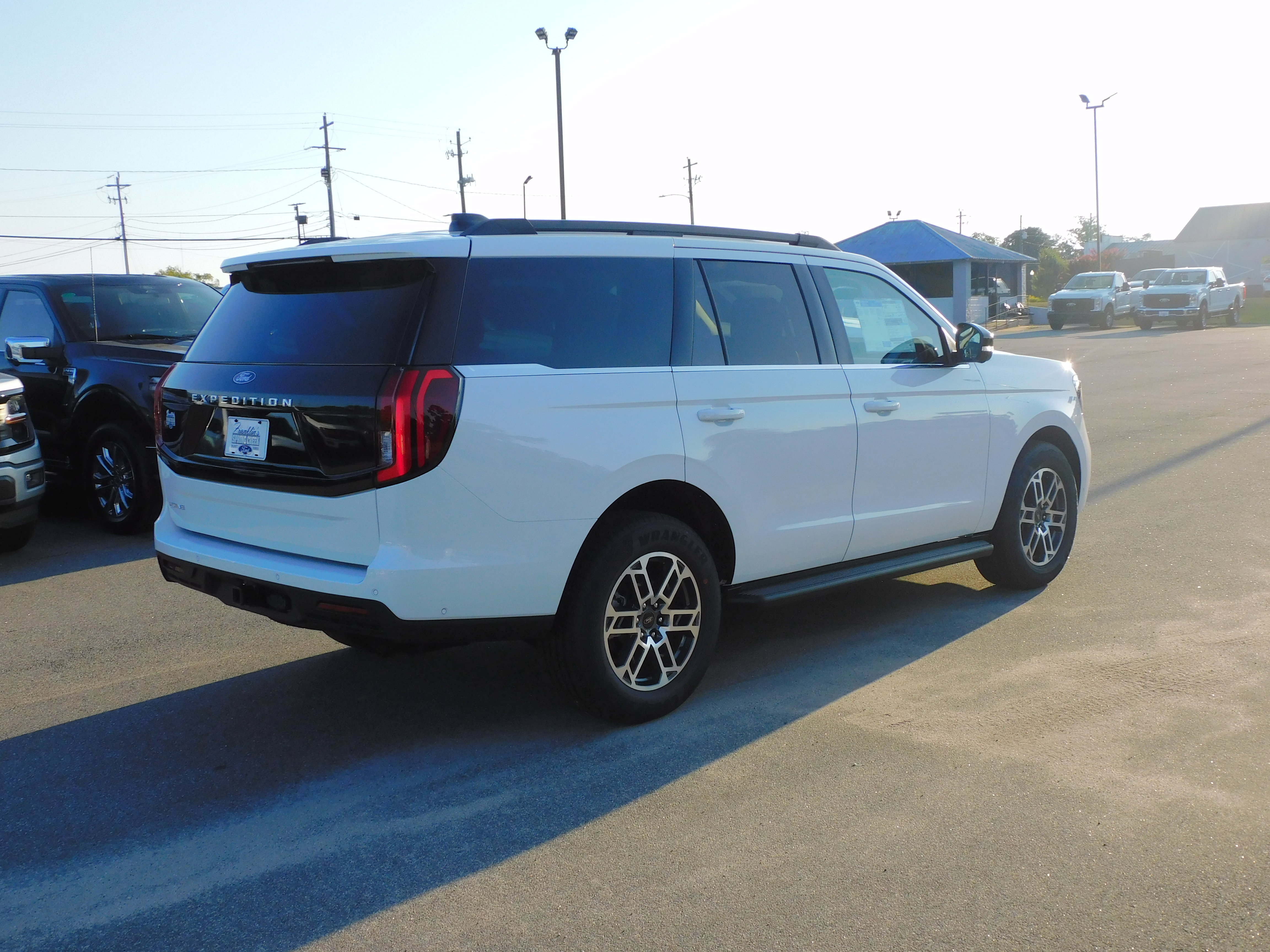 New 2025 Ford Expedition Active image 5