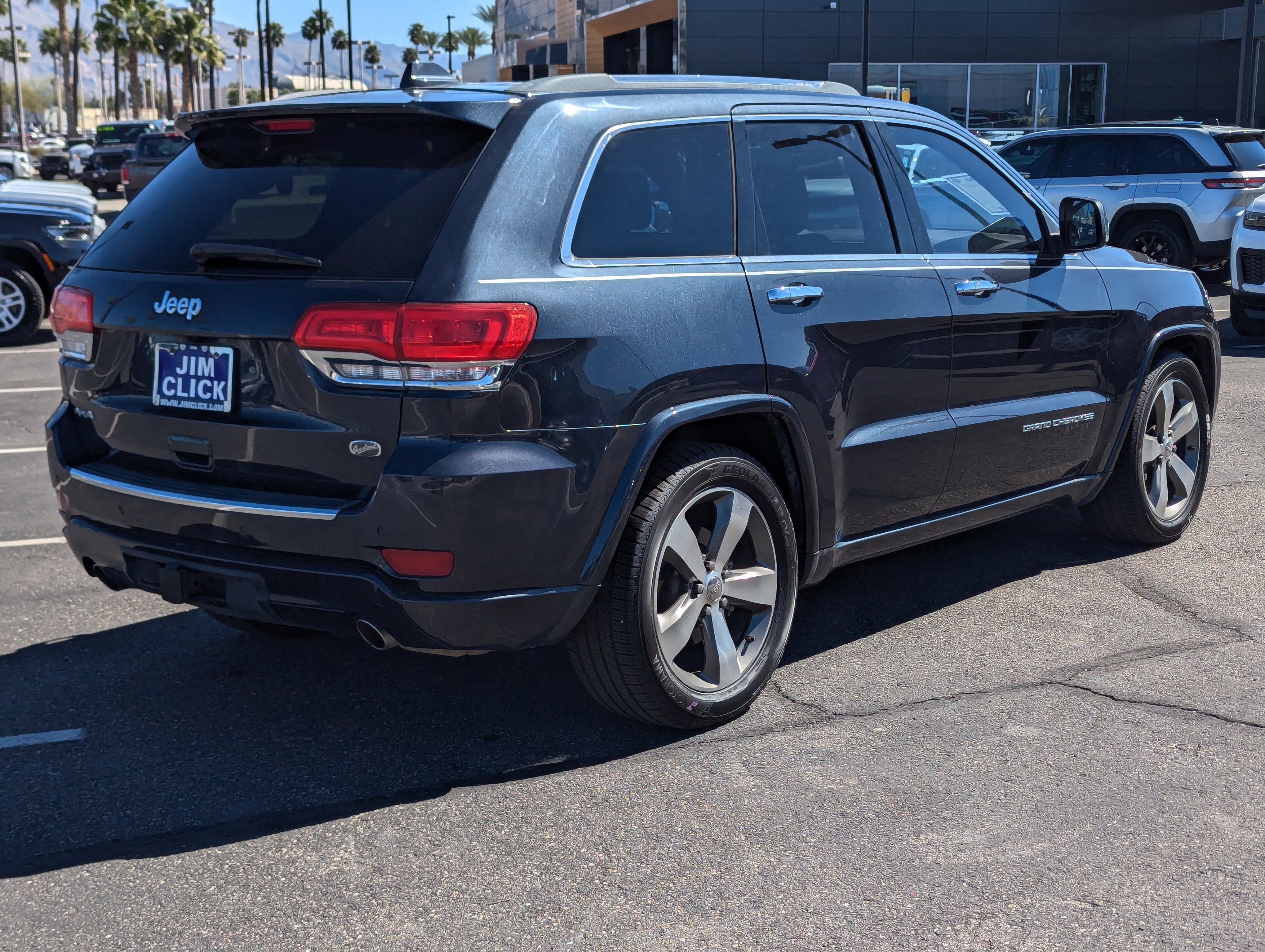 Used 2014 Jeep Grand Cherokee Overland w/ Advanced Technology Group image 2