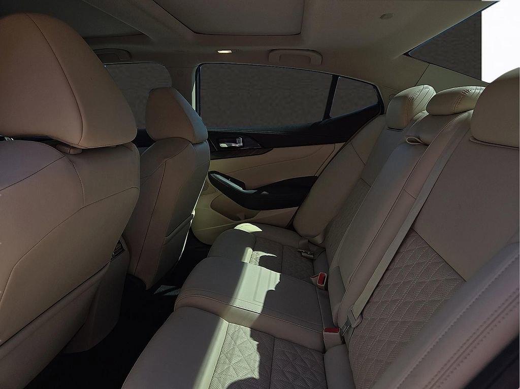 Used 2017 Nissan Maxima Platinum w/ Interior Lighting Package image 9
