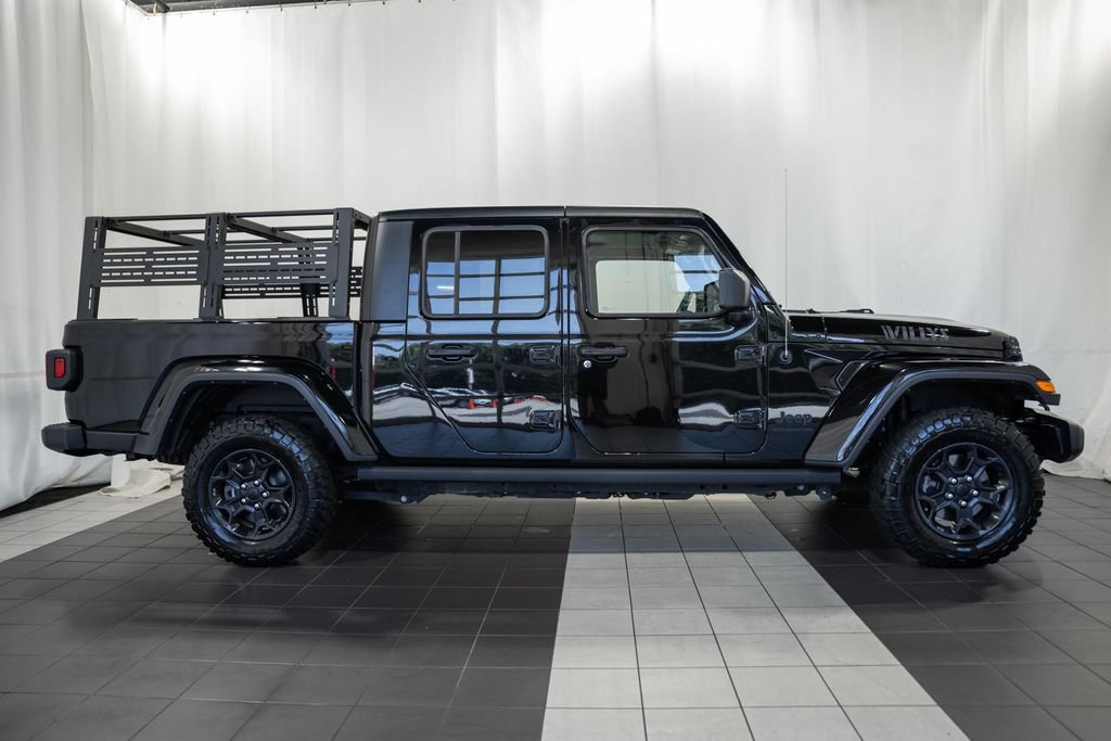 Used 2023 Jeep Gladiator Sport AWD/4WD image 3