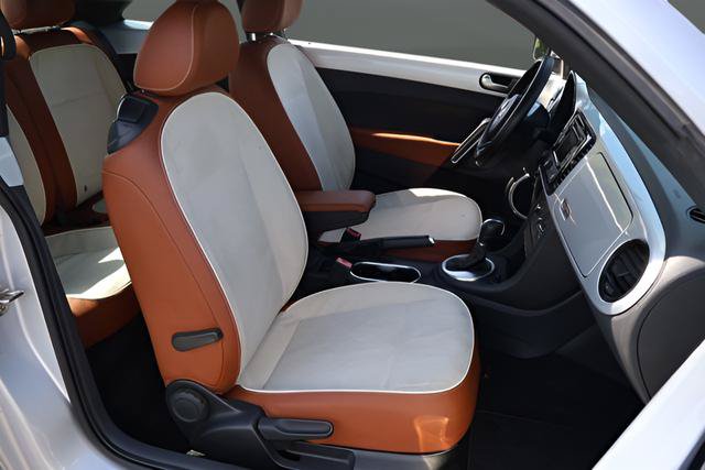 Used 2015 Volkswagen Beetle 1.8T Classic FWD image 19