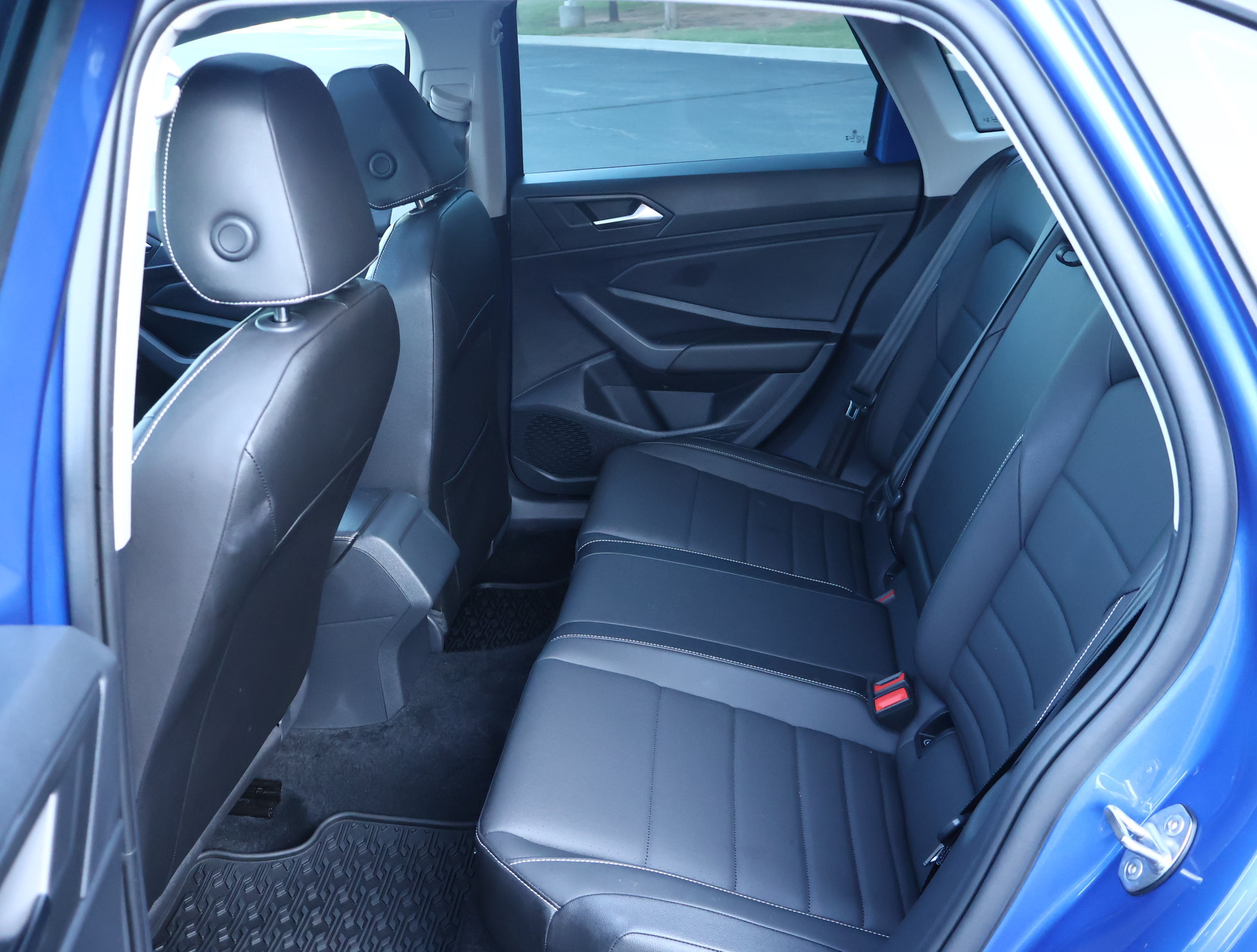 Used 2023 Volkswagen Jetta SE w/ Panoramic Sunroof Package FWD image 21