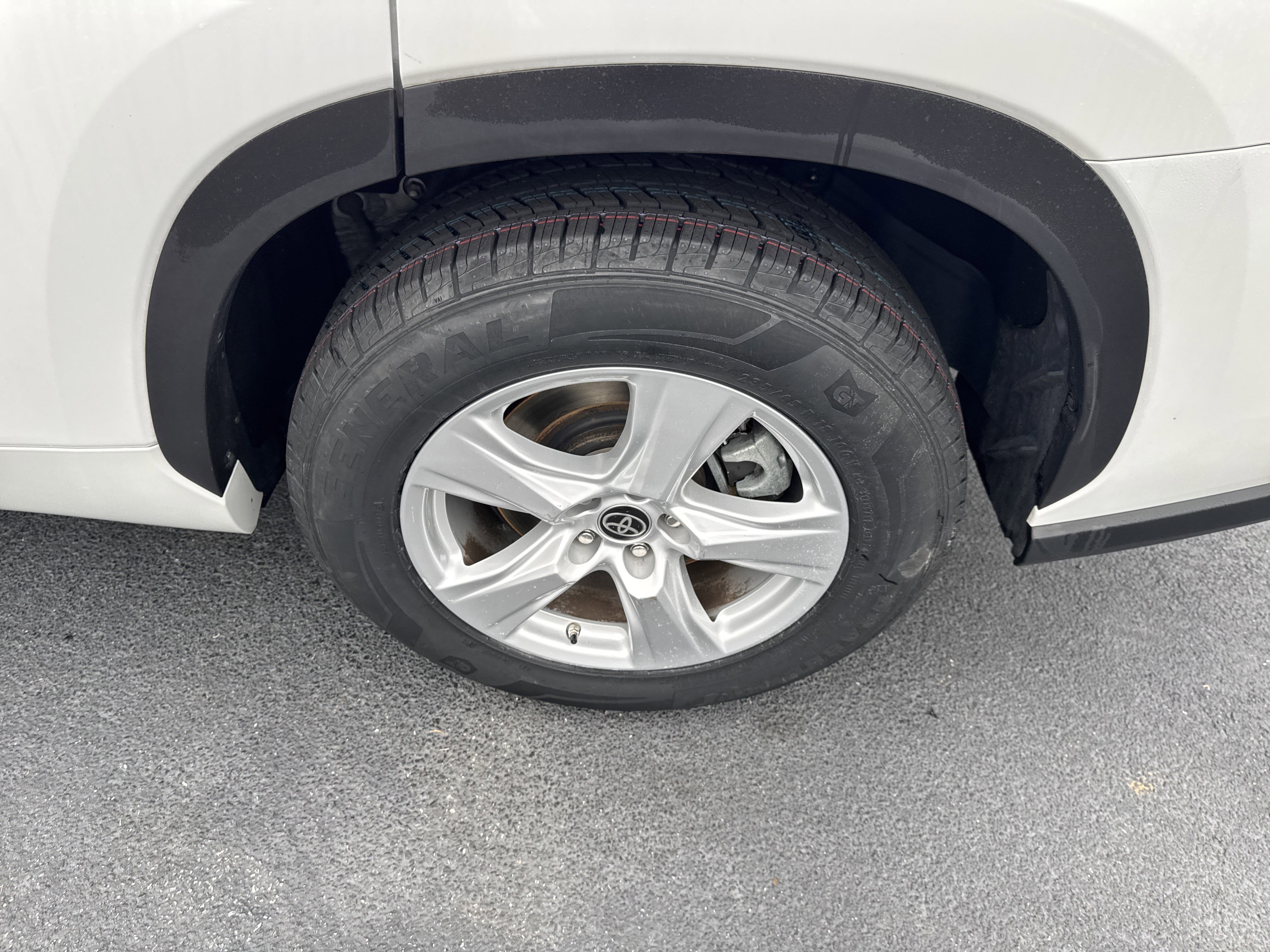 Used 2023 Toyota Highlander LE image 12