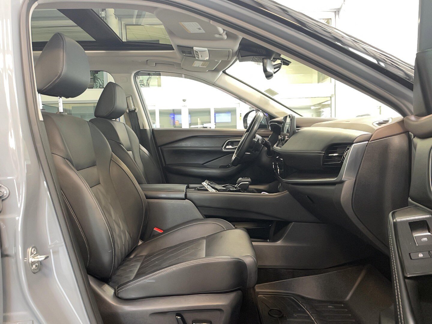 Used 2023 Nissan Rogue Platinum w/ Platinum Premium Package image 24