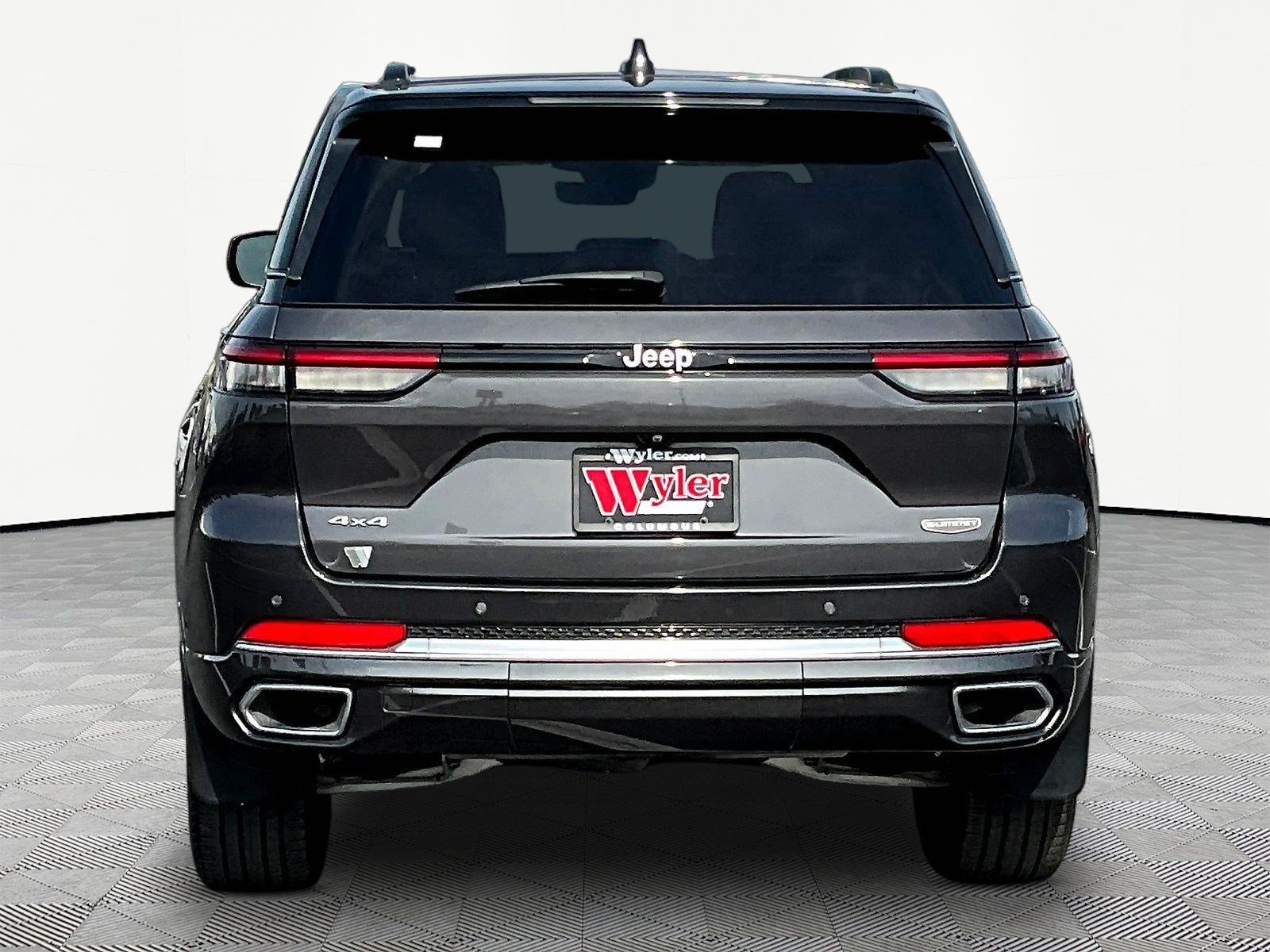 Used 2025 Jeep Grand Cherokee Summit w/ MOPAR Finishing Package AWD/4WD image 5