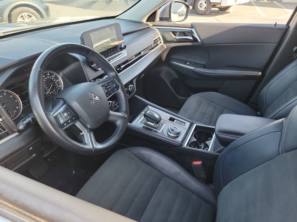 Used 2023 Mitsubishi Outlander SE image 5