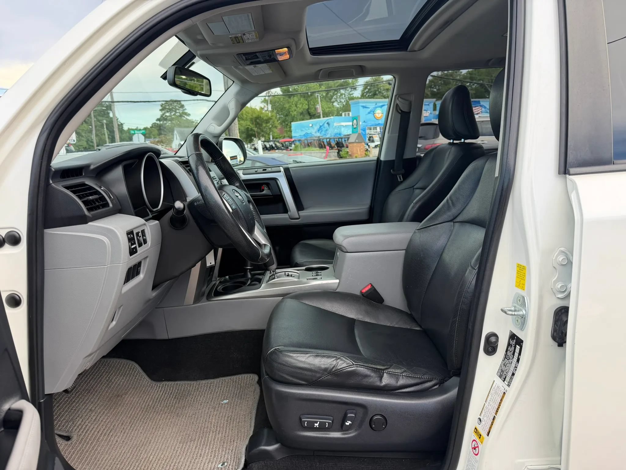 Used 2010 Toyota 4Runner SR5 AWD/4WD image 11