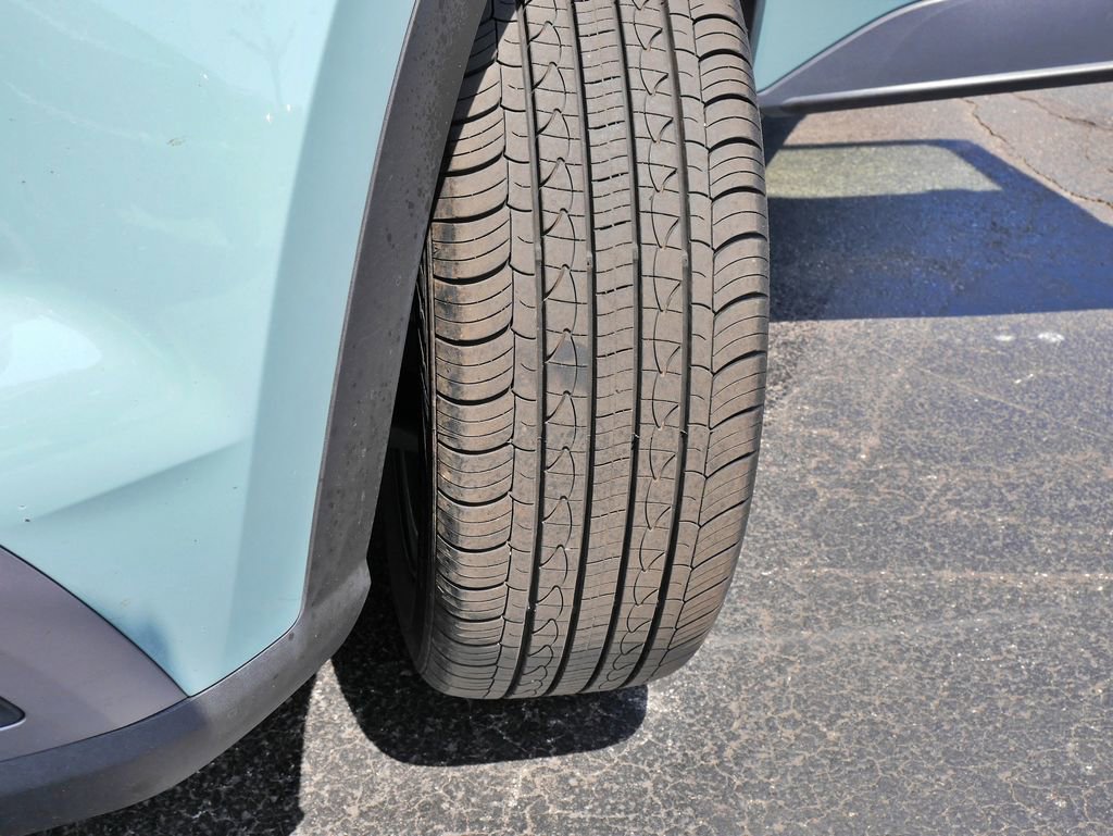 Used 2025 Hyundai Venue SEL FWD image 32
