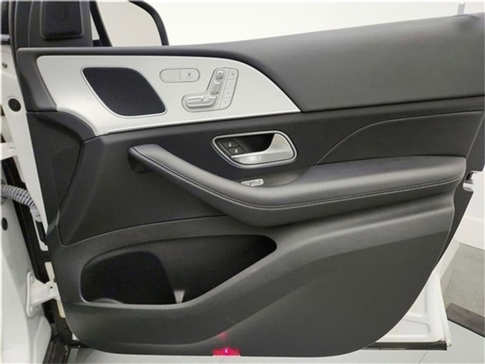 Used 2024 Mercedes-Benz GLE 350 4MATIC image 31