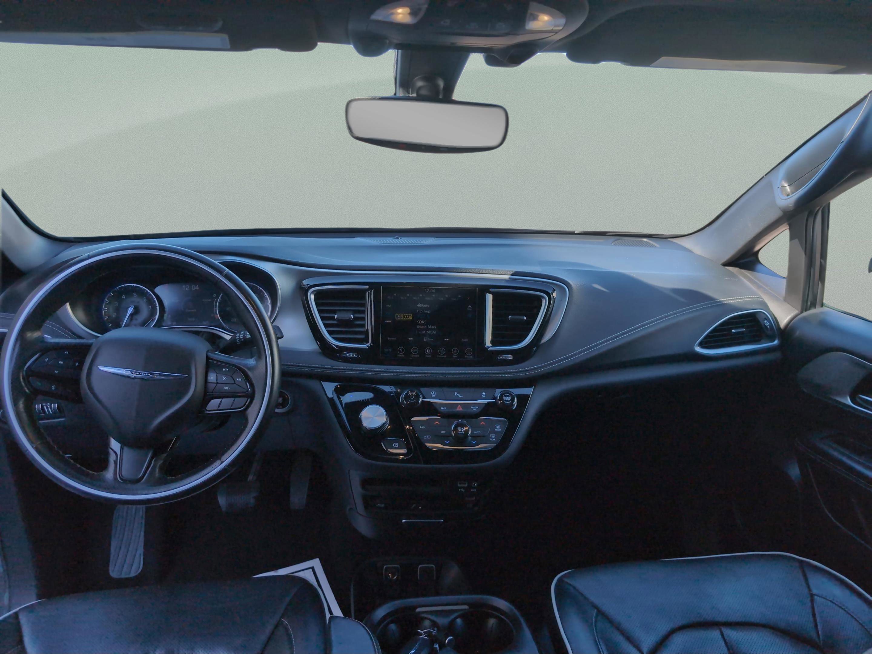 Used 2019 Chrysler Pacifica Limited w/ S Appearance Package image 31