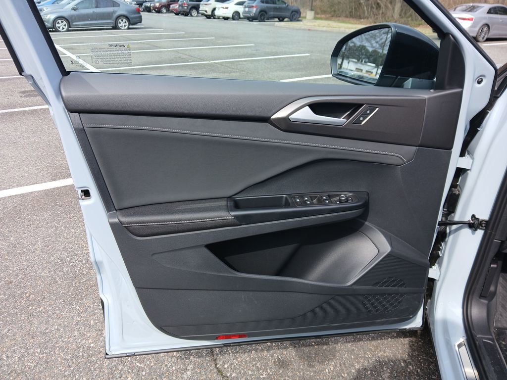 New 2026 Volkswagen Taos SE image 10