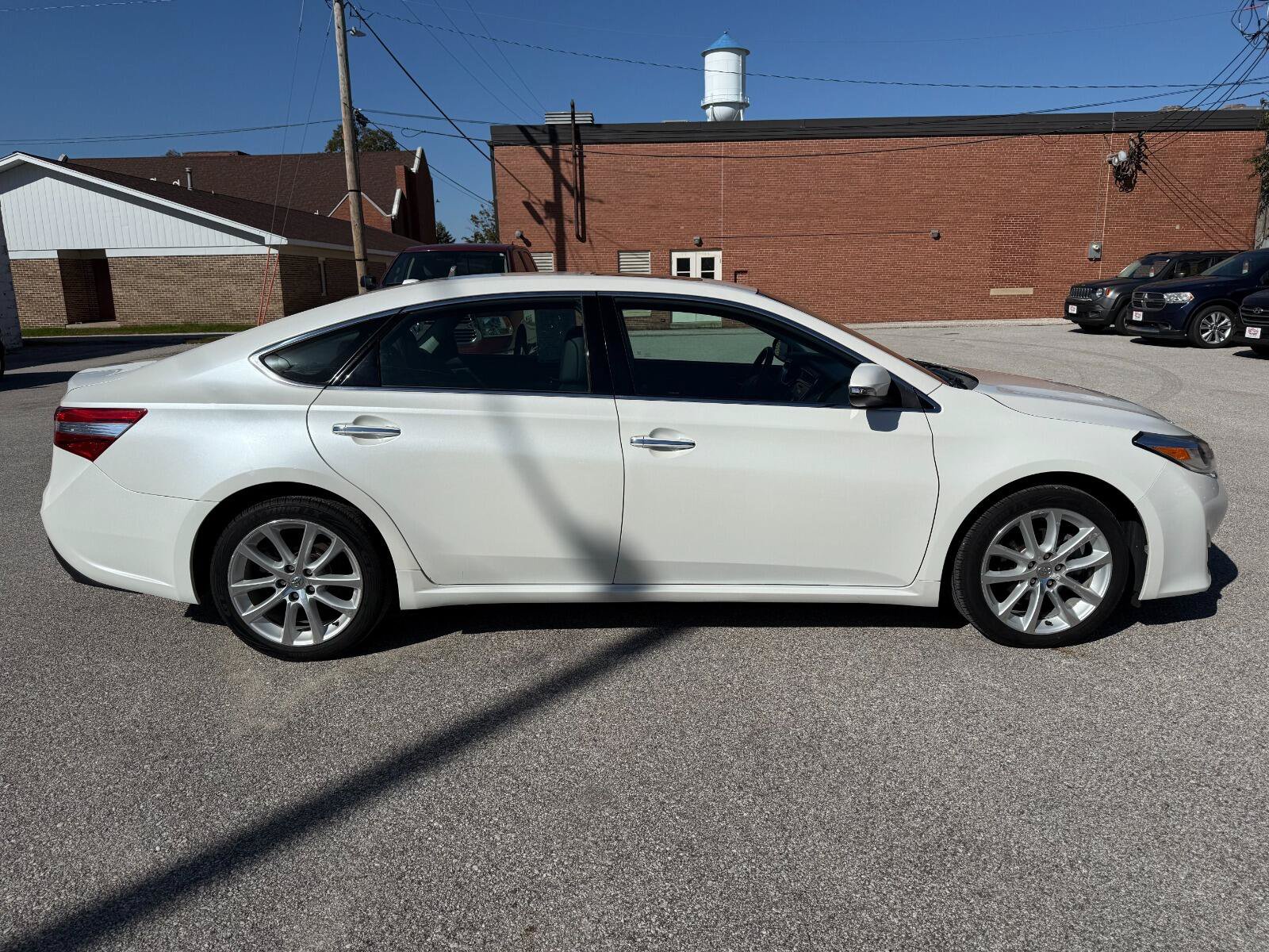 Used 2013 Toyota Avalon XLE Touring FWD image 4