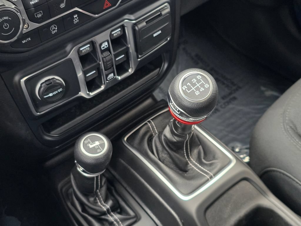 Used 2019 Jeep Wrangler Unlimited Sahara AWD/4WD image 29