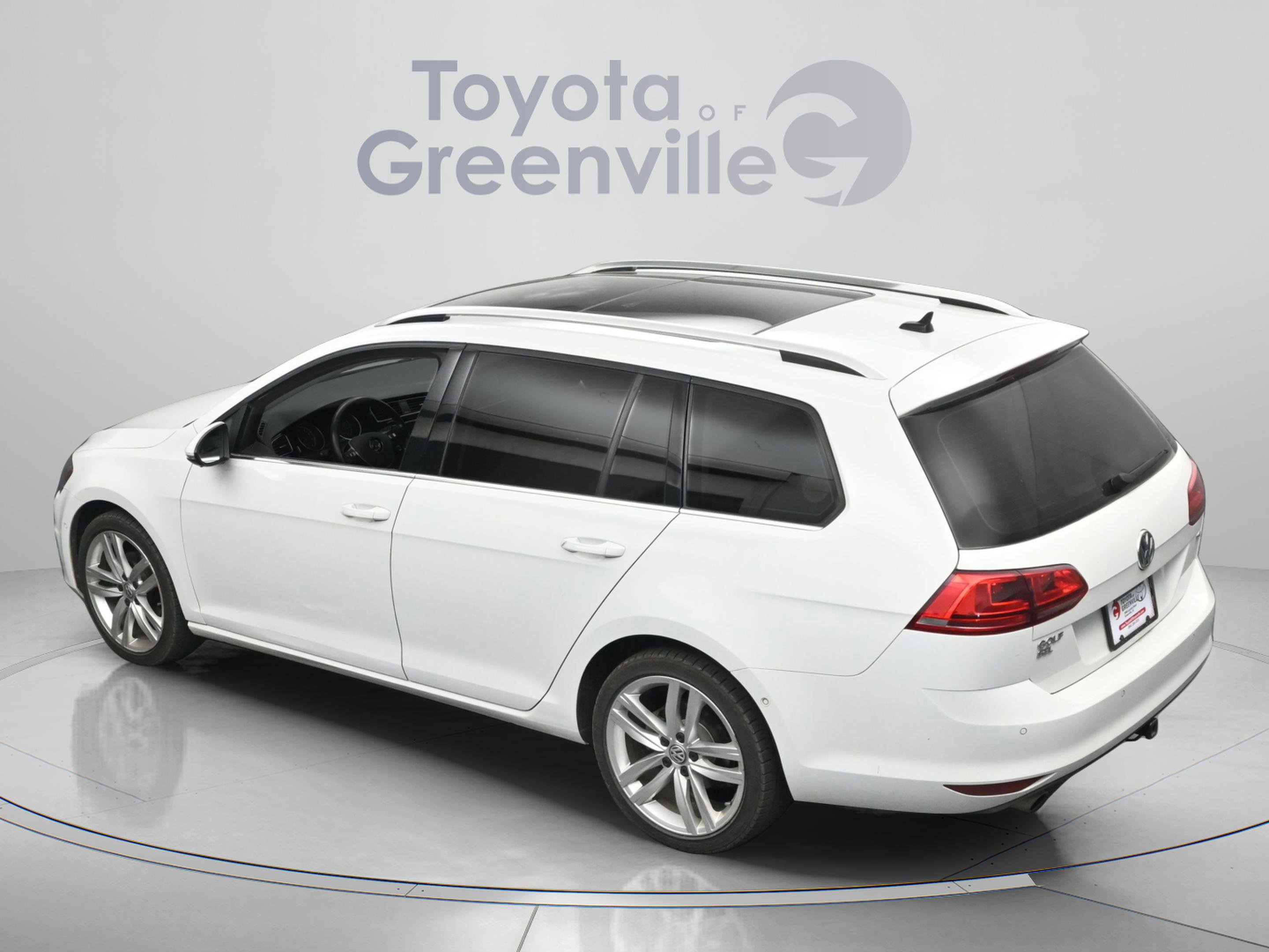 Used 2016 Volkswagen Golf SEL w/ Lighting Package (SEL) FWD image 9