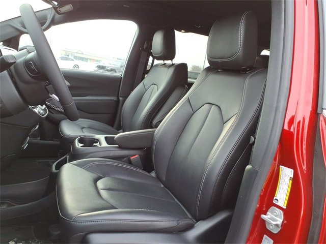 New 2026 Chrysler Pacifica Select image 12