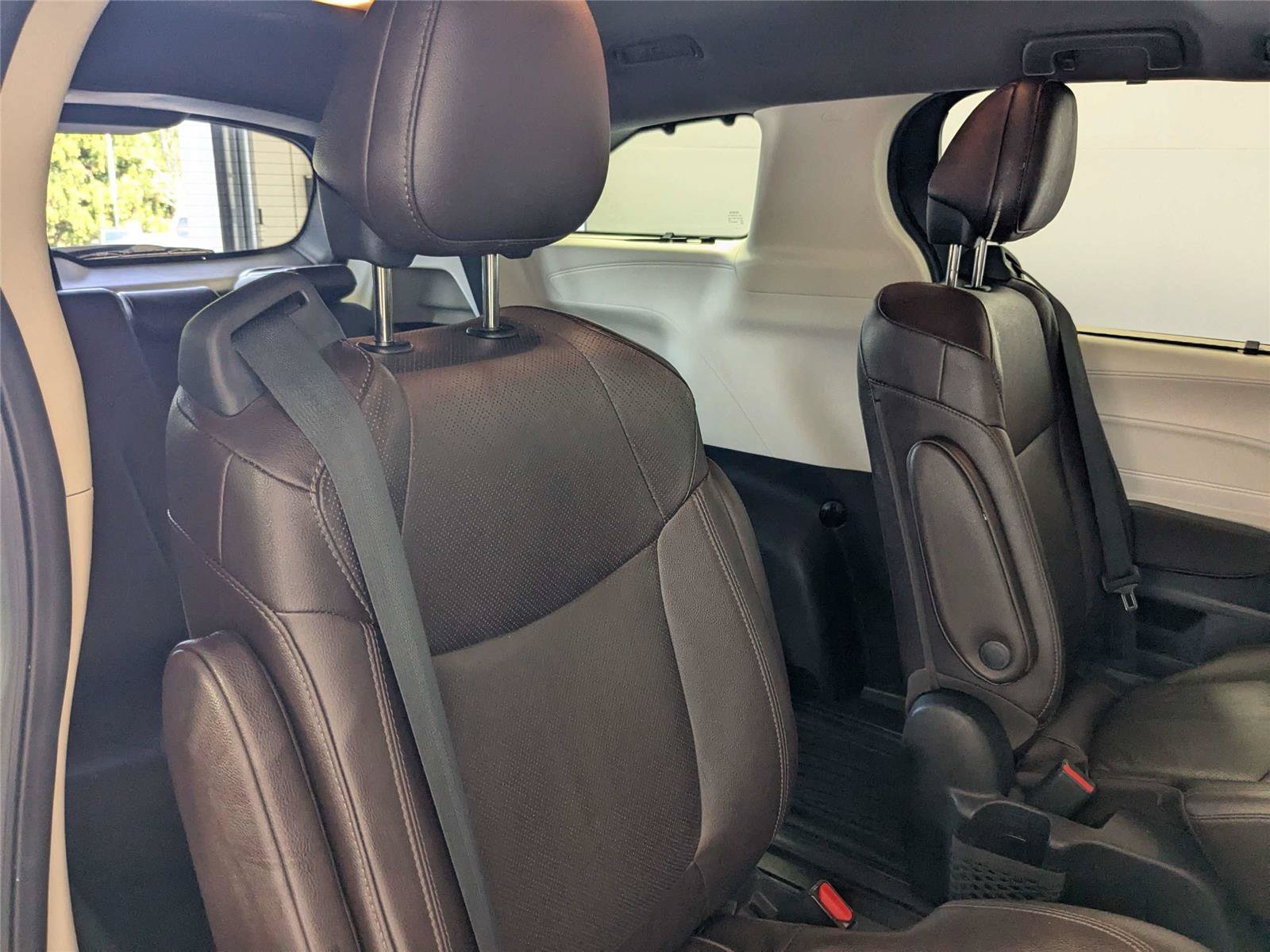 Certified 2022 Toyota Sienna Platinum FWD image 29