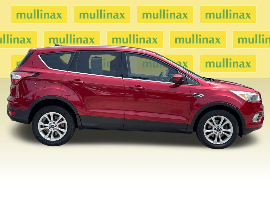 Used 2017 Ford Escape SE FWD image 2