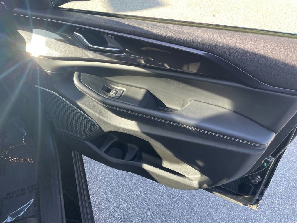 Used 2021 Jeep Grand Cherokee L Laredo image 28