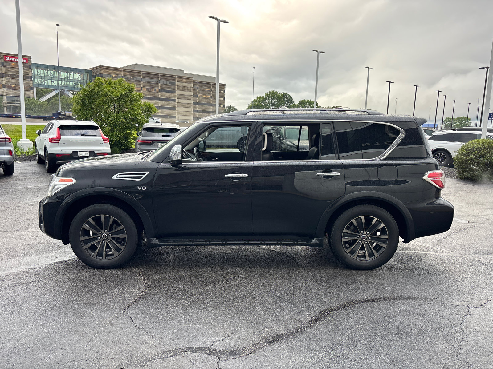 Used 2019 Nissan Armada Platinum w/ Captain's Chairs Package AWD/4WD image 4