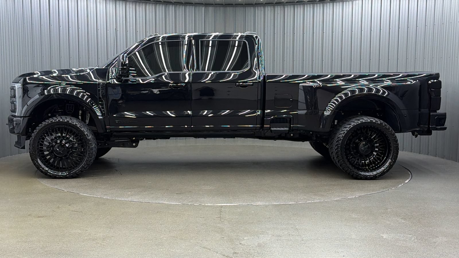 Used 2026 Ford F450 Platinum w/ FX4 Off-Road Package AWD/4WD image 2