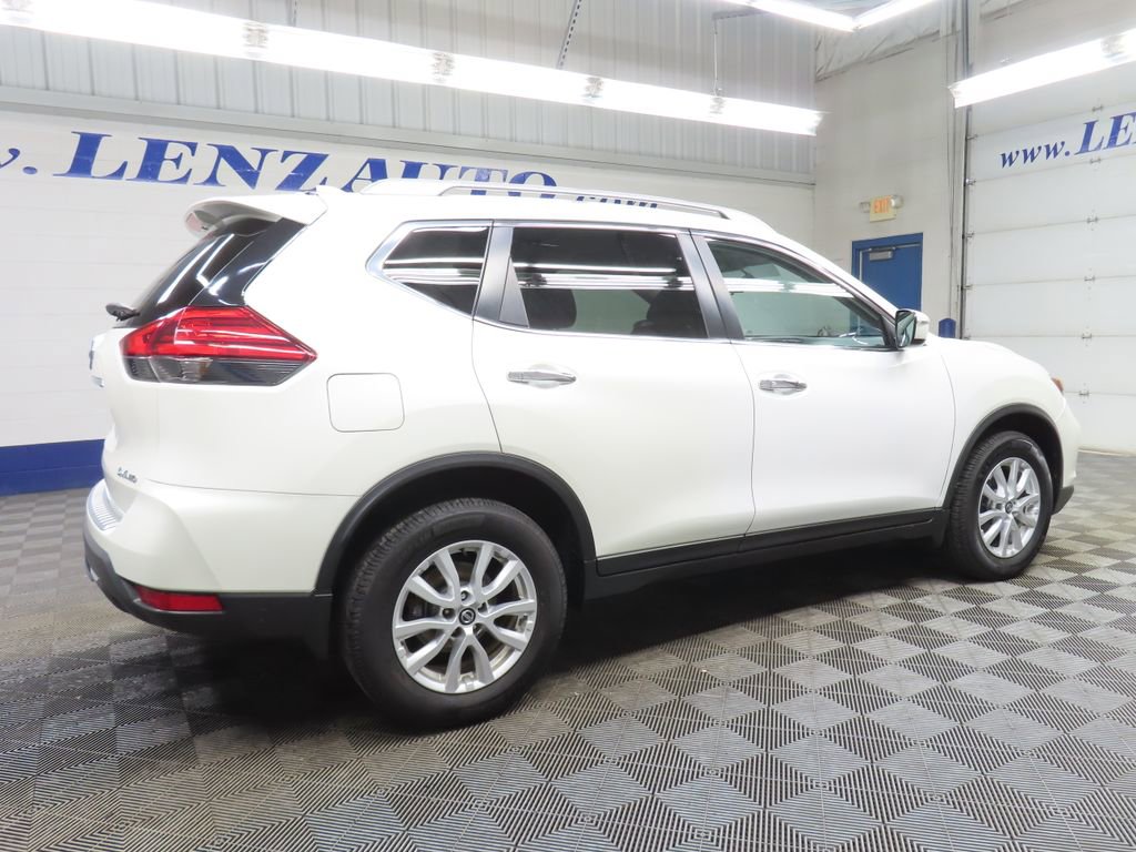 Used 2017 Nissan Rogue SV AWD/4WD image 4