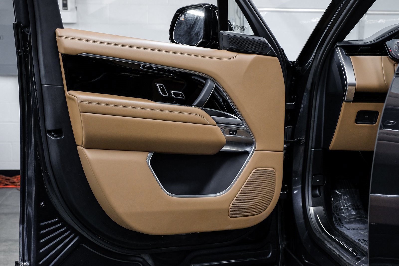 Used 2023 Land Rover Range Rover Autobiography image 48