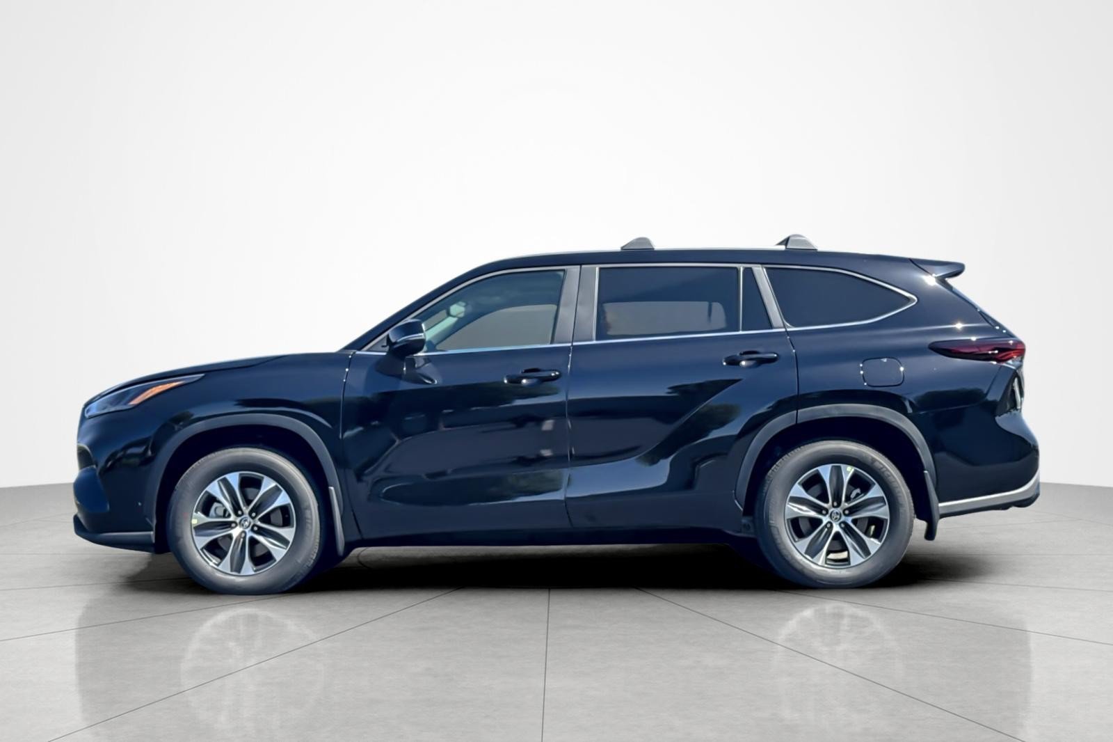 New 2026 Toyota Highlander XLE AWD/4WD image 2