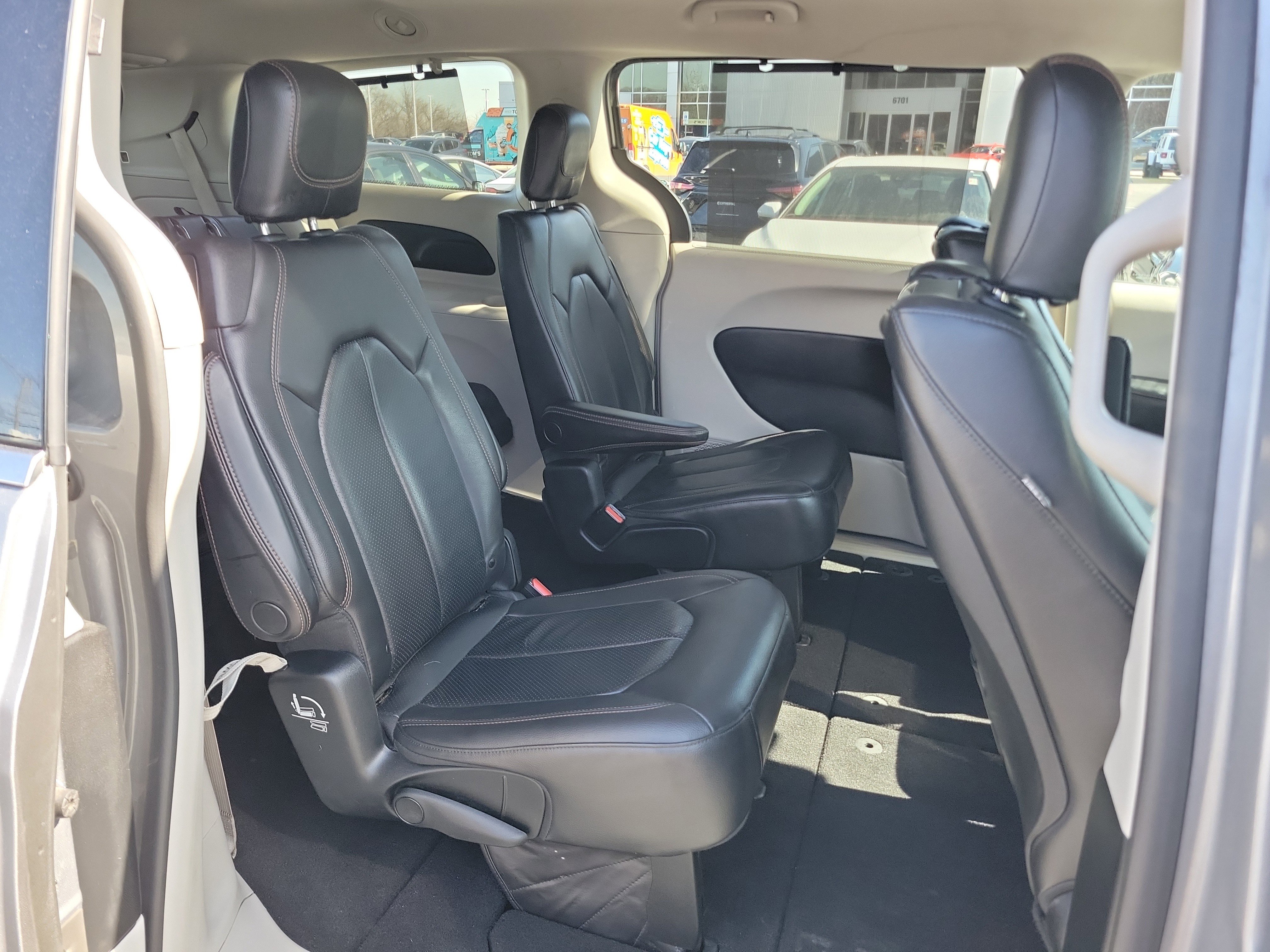 Used 2019 Chrysler Pacifica Touring-L Plus w/ Tire & Wheel Group image 28