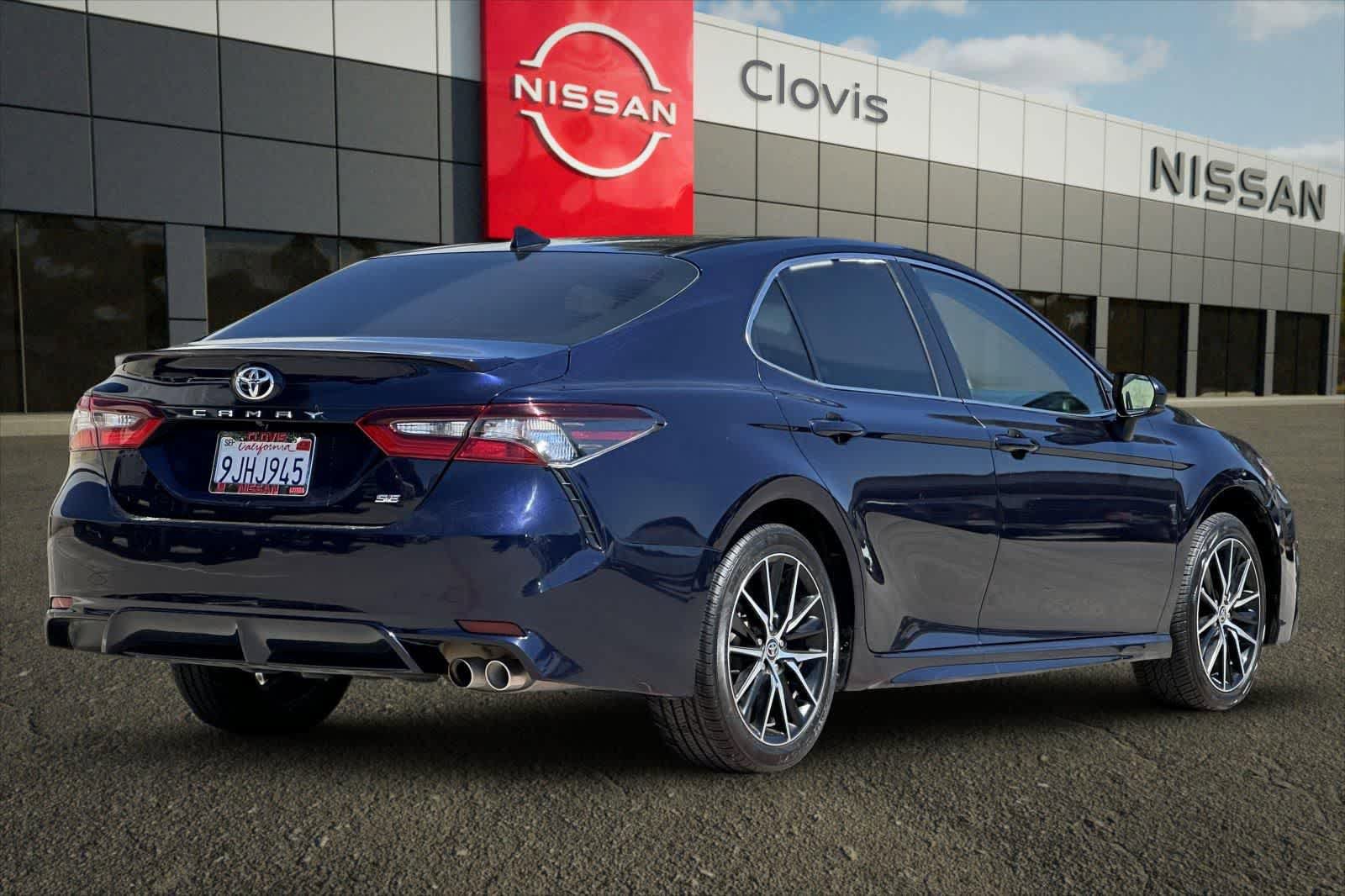 Used 2021 Toyota Camry SE FWD image 3