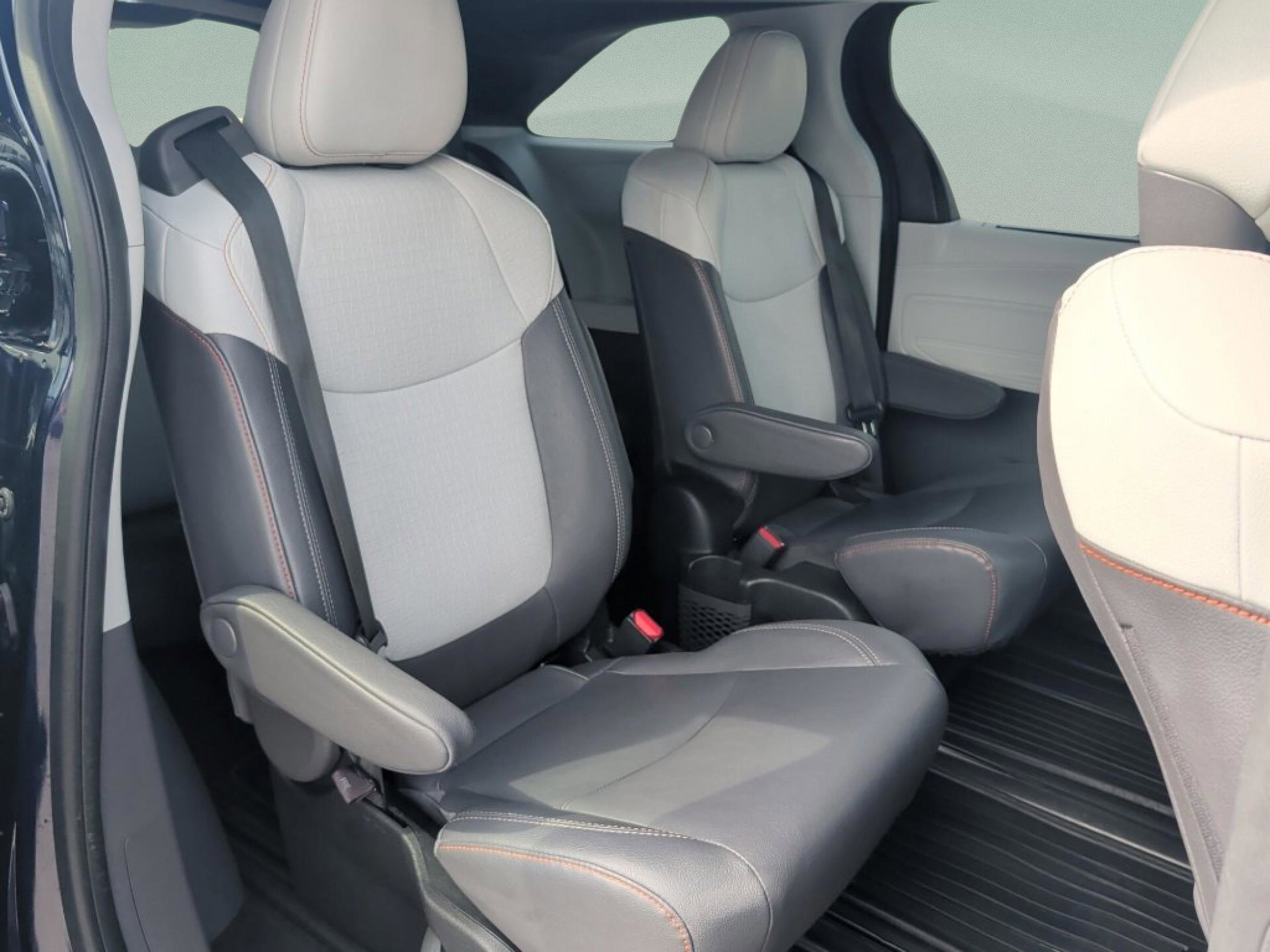 Used 2023 Toyota Sienna XSE w/ XSE Plus Package image 37