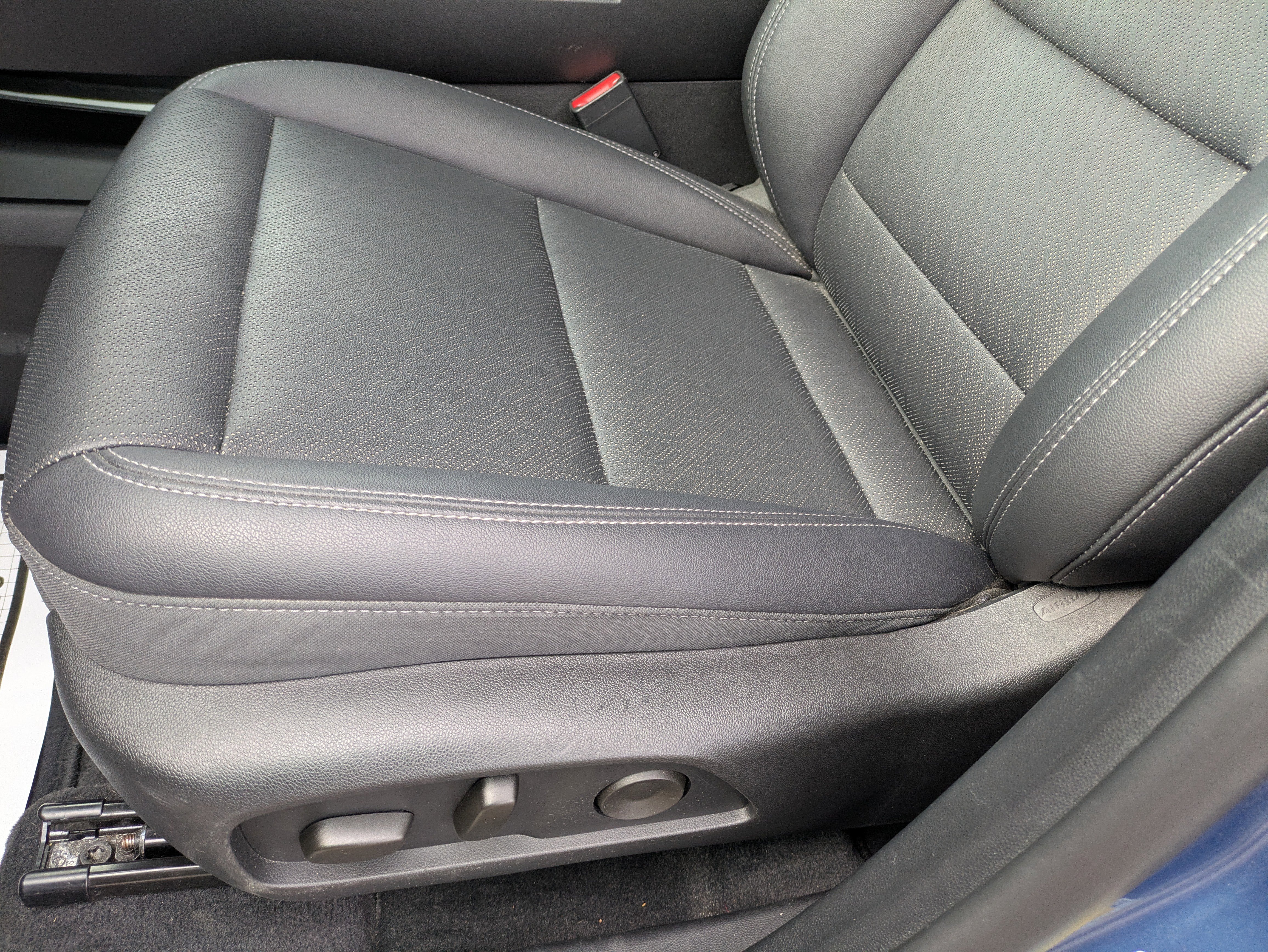 Used 2025 Chevrolet Equinox LT w/ Convenience Package II image 9