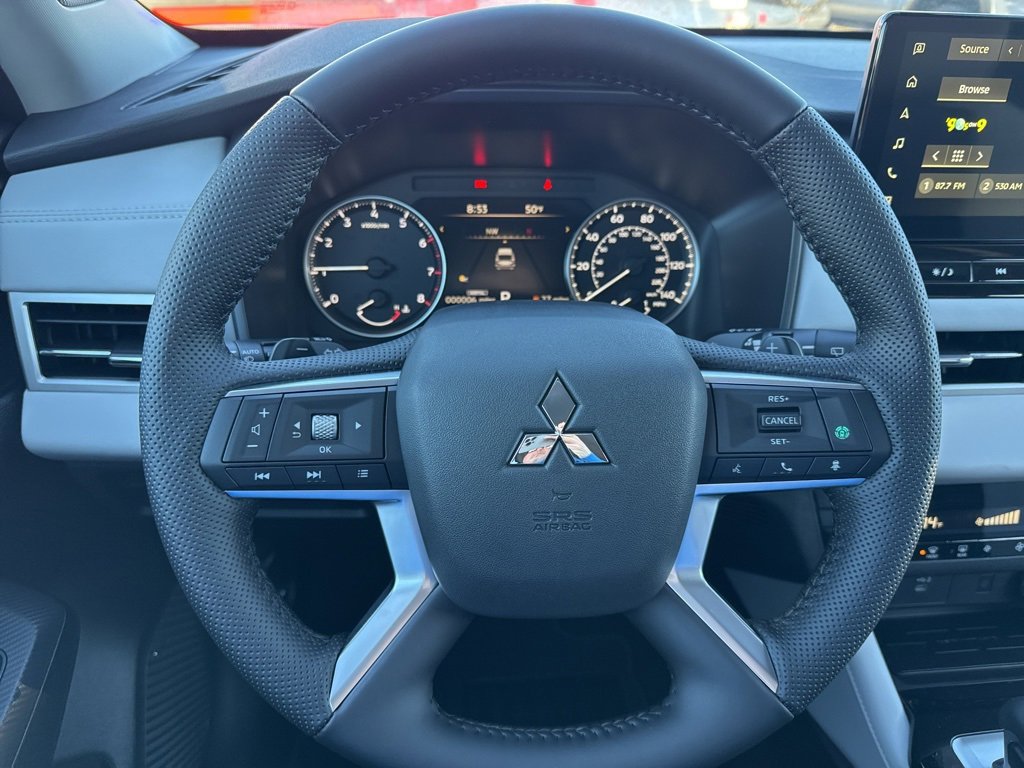 New 2025 Mitsubishi Outlander SE image 14