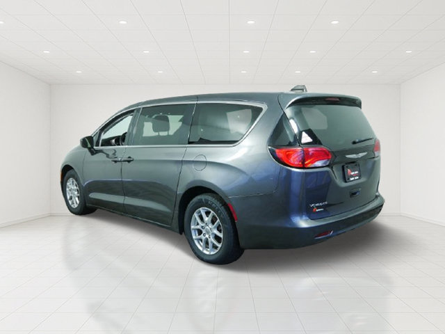 Used 2022 Chrysler Voyager LX FWD image 5