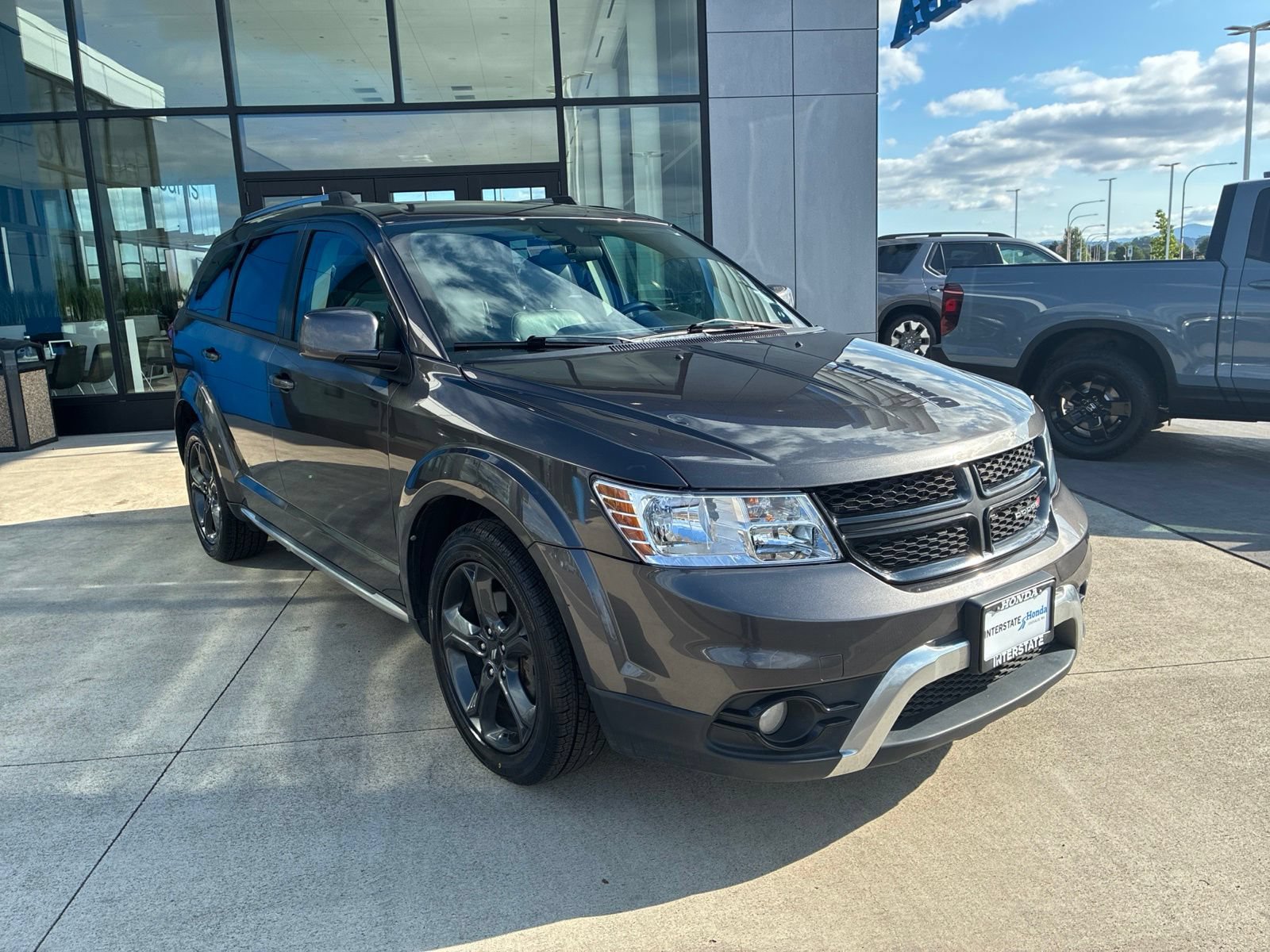Used 2018 Dodge Journey Crossroad w/ Nav & Sun Group FWD image 3