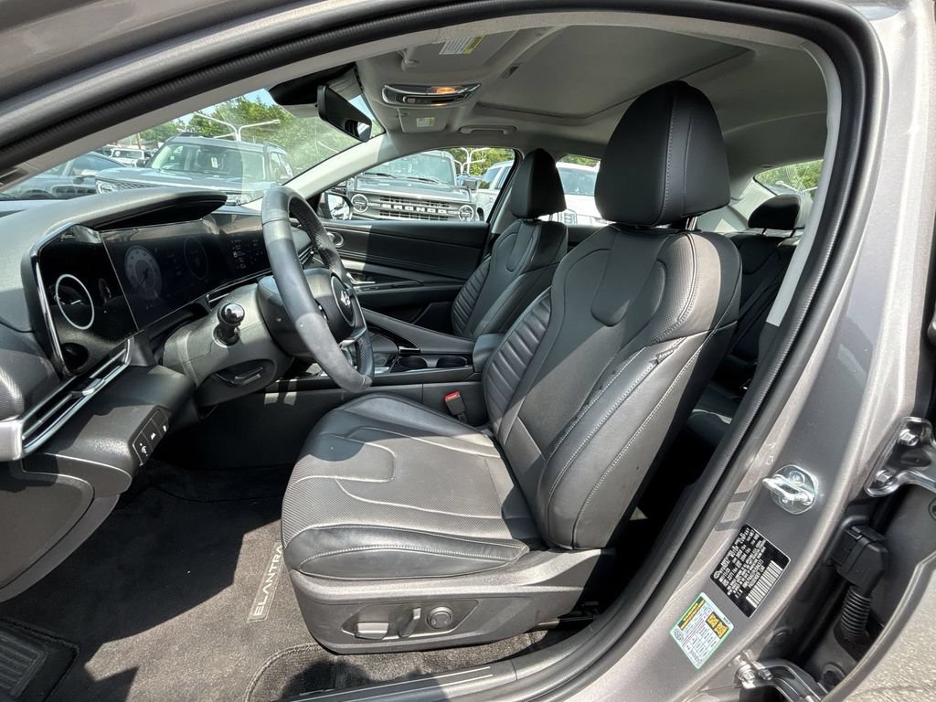Used 2023 Hyundai Elantra Limited FWD image 13