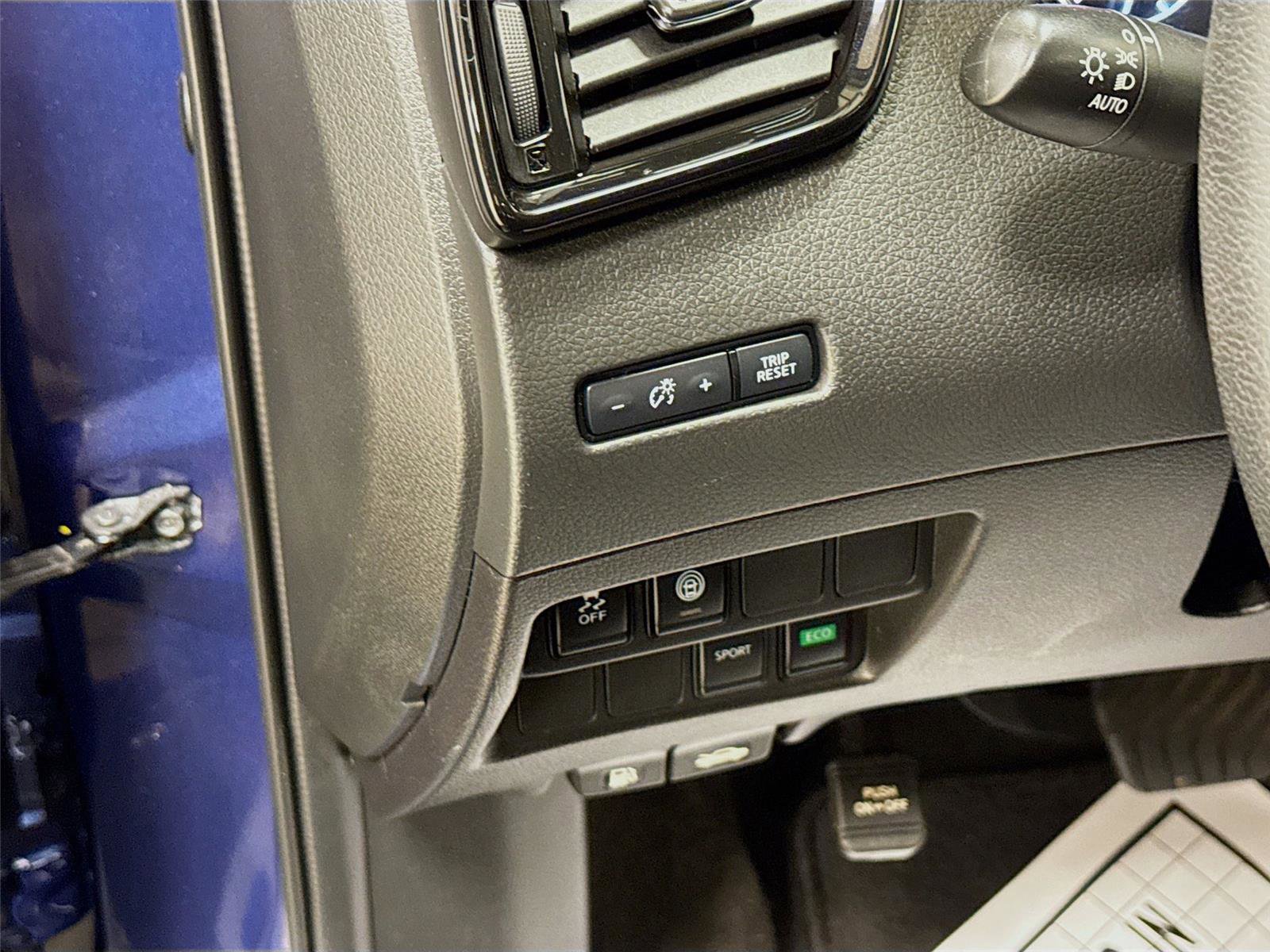 Used 2021 Nissan Rogue Sport S image 10