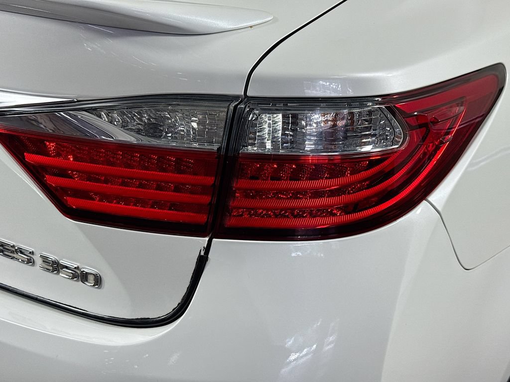 Used 2013 Lexus ES 350 w/ Luxury Pkg FWD image 34