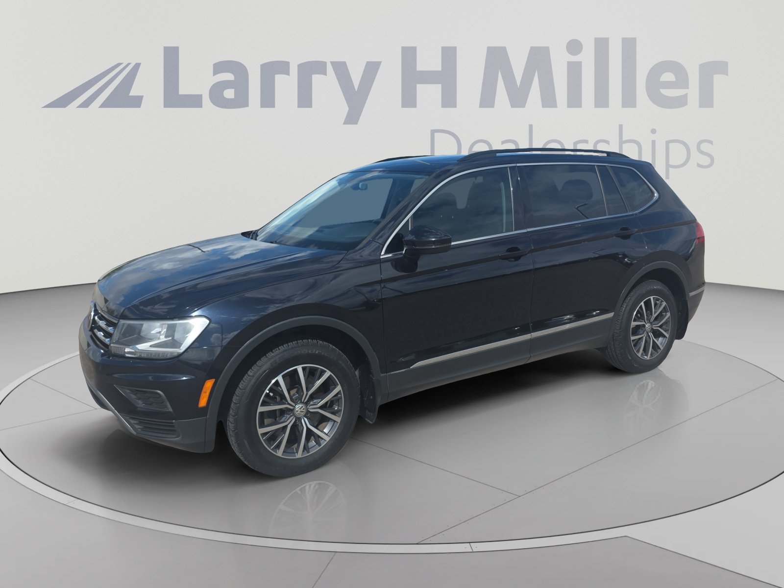 Used 2020 Volkswagen Tiguan SE w/ Panoramic Sunroof Package