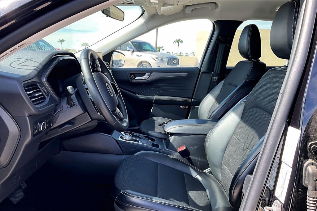 Used 2025 Ford Escape SE FWD image 6