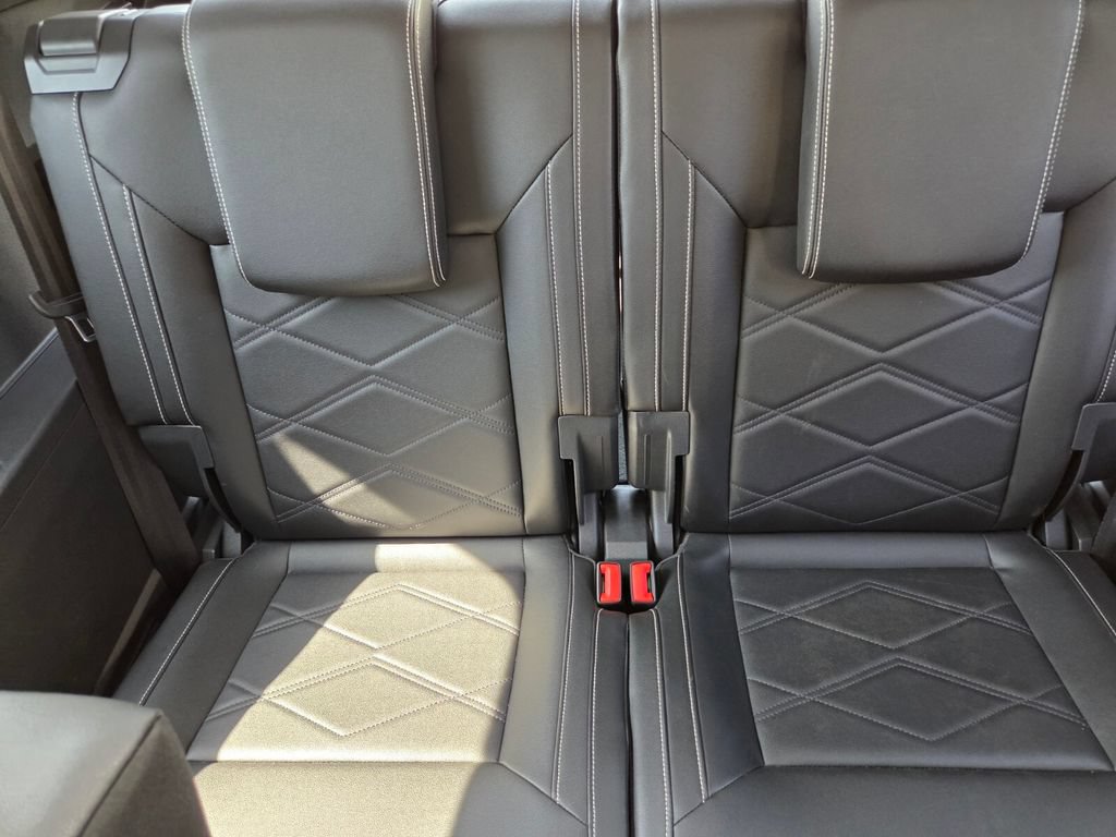 Certified 2025 Volkswagen Atlas SE FWD image 25