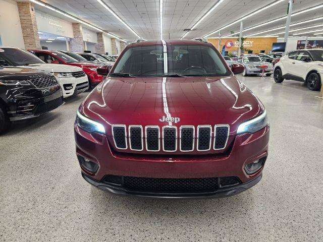 Used 2019 Jeep Cherokee Latitude Plus w/ Comfort/Convenience Group FWD image 2