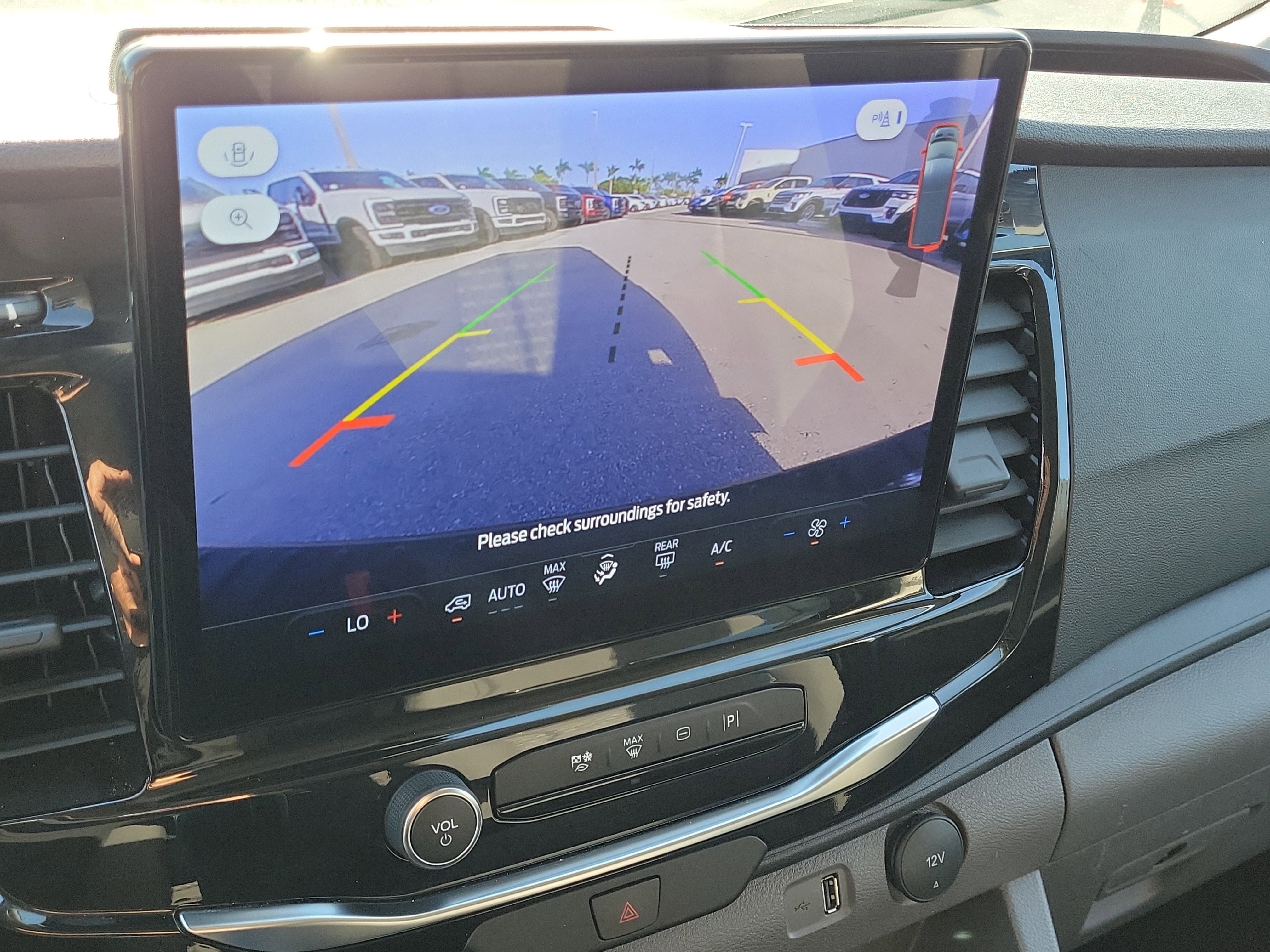 Used 2023 Ford Transit 350 XLT image 24